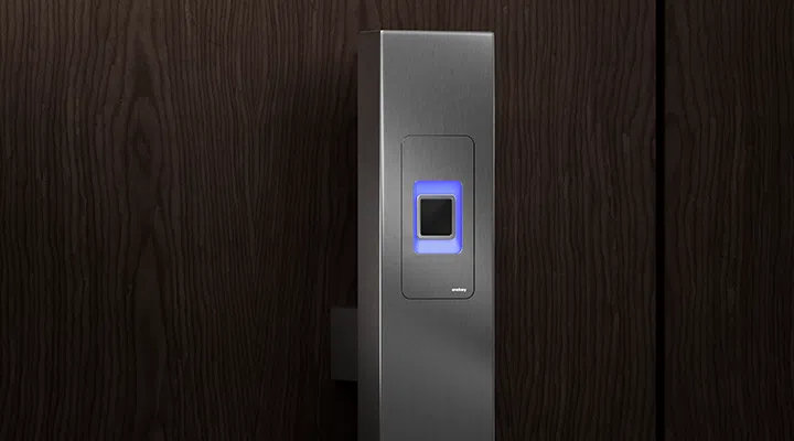 ekey dLine Fingerprint für Türgriff und Türblatt